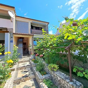 https://aparments-orange-blue.in-istria.net