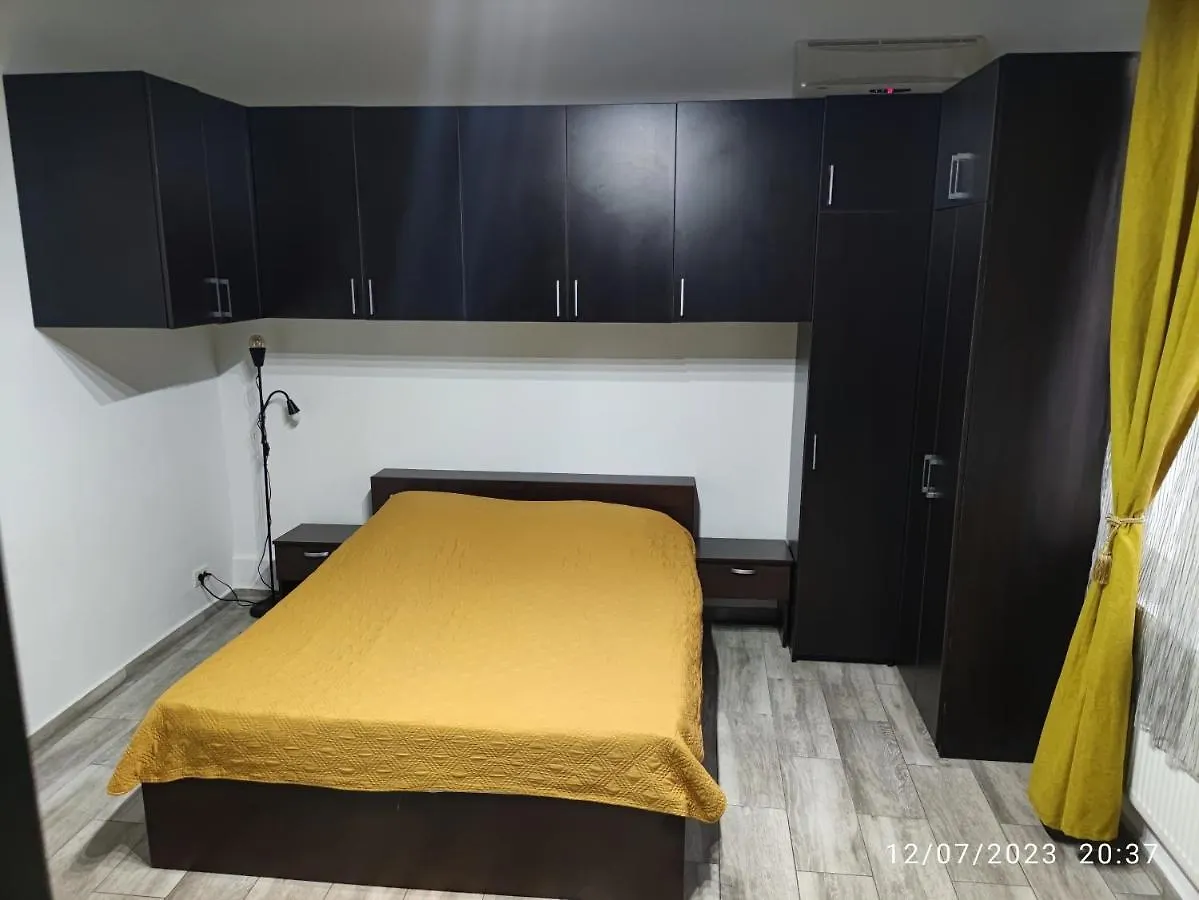 Christie'S 2 Central Apartment Bucharest